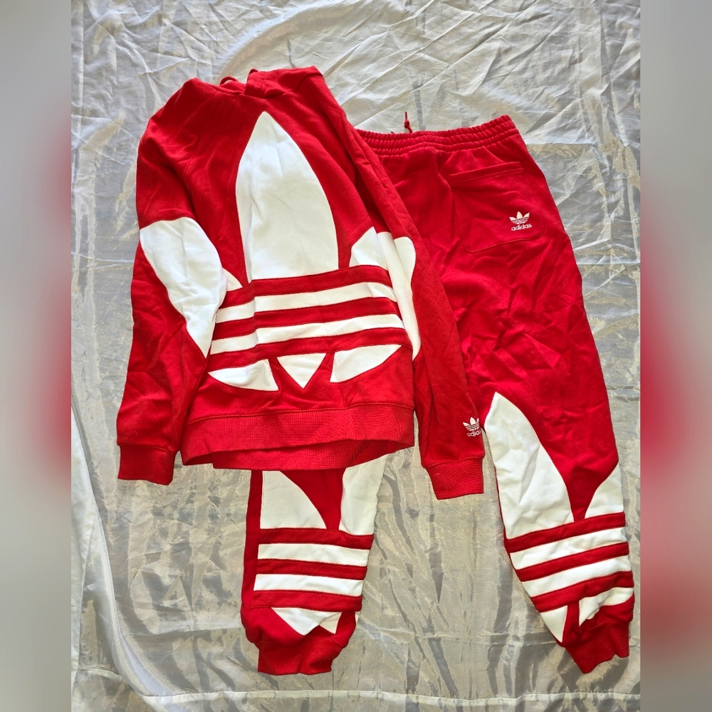 Mens size Medium Adidas origunal Track suit in Red